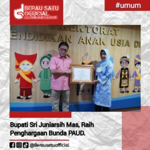 Bupati Sri Juniarsih Mas, Raih Penghargaan Bunda PAUD