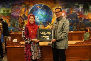 KolaborAksi Membangun Sektor Pariwisata, Bupati Sri Juniarsih Bertemu Menparekraf Sandiaga Uno