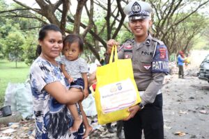 Berbagi Berkah di Bulan Ramadan, Polres Berau Bagikan Bansos