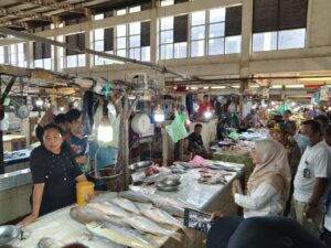 Sidak Empat Titik, Bupati Pastikan Stok Sembako Aman