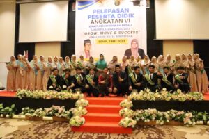 Hadir Pelepasan Siswa-Siswi SMA IT Ash Showah, Sri : Pemkab Komitmen Tingkatkan SDM