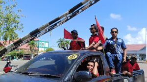 Peringati Hari Buruh Internasional (Mayday), Puluhan Buruh Menggelar Aksi Unjukrasa