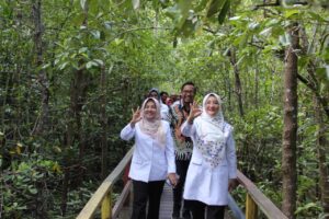 Bupati Berau Resmikan Ekowisata Mangrove Kampung Teluk Sumanting