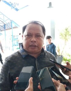 Ketua DPRD Berau Madri Pani, Tinjau Langsung Perbaikan Jembatan Sambaliung