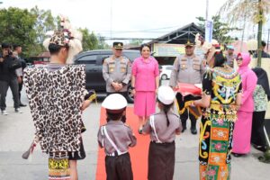 Welcome and Farewell Parade Kapolres Berau