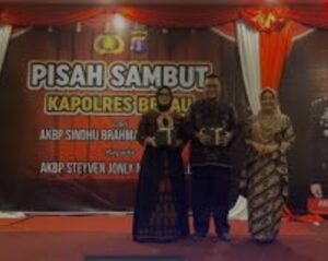 Sri Juniarsih Menghadiri Acara Pisah Sambut Kapolres Berau