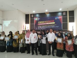 Hadiri Seminar Kesehatan dan Acara Puncak HKN Sekkab Berau Ajak Seluruh Pihak Kolaborasi Tangani Isu Kesehatan