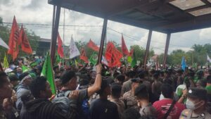 Tuntut Kenaikan UMK Sebesar 15 Persen, Serikat Buruh Gelar Aksi Unjuk Rasa