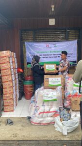 Karyawati PT Bera Coal Salurkan Bantuan Kepada Korban Kebakaran