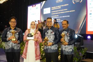Bupati Sri Juniarsih Raih Anugerah Top Pembina BUMD 2024