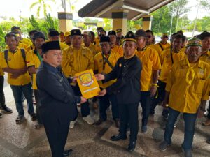 Gelar Apel Akbar, Banuanta Barsatu Serahkan Petisi Kepada Ketua DPRD