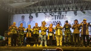 Tutup Festival Adat Meja Panjang, Bupati Berharap Kedepan Dapat Lebih Meriah