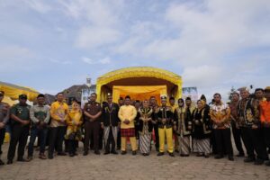 Hadiri HUT Kelurahan Gunung Tabur dan Abut Bassar, Rahman Tegaskan Pentingnya Melestarikan Budaya