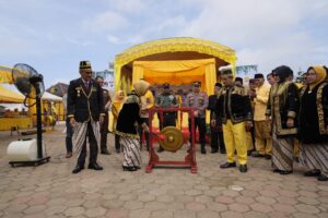 Buka Peringatan HUT Kelurahan Gunung Tabur dan Abut Bassar, Bupati Tegaskan Budaya Adalah Aset Yang Harus Dijaga