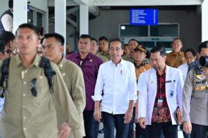 Kunjungi RSUD dr. Abdul Rivai, Jokowi Sebut Sudah Sangat Baik