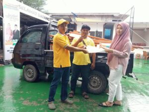 Beri Dukungan Penuh, PT AKSA dan Banuanta Bersatu Serahkan Bantuan ke Tim Pemenangan SraGam