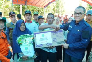 Pjs Bupati Berau Salurkan Bantuan Untuk Warga Suaran Yang Terdampak Banjir