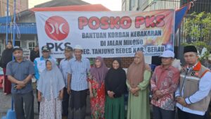 Tutup Posko PKS di Milono, Sumadi Serahkan Bantuan Kepada Para Korban
