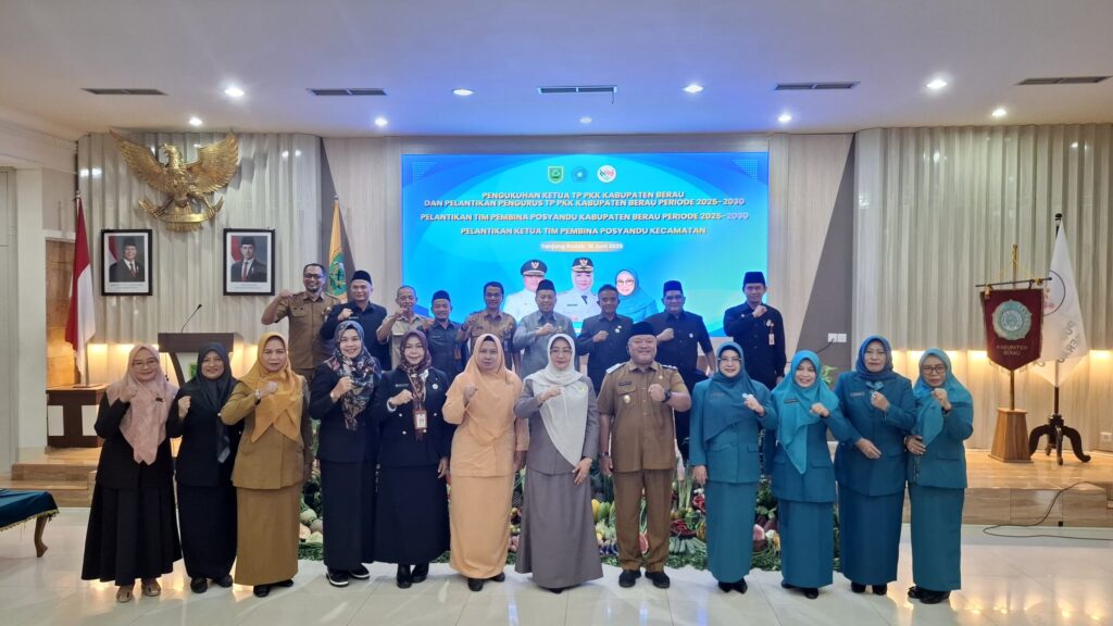 13 Kecamatan Bergerak! Bupati Kukuhkan PKK dan Pembina Posyandu