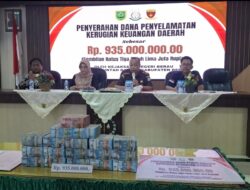 Kejari Berau Serahkan Rp 935 Juta Hasil Penyelamatan Keuangan Daerah kepada Pemkab Berau