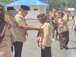 Terima Pin Pancawarsa, Elita Tegaskan Komitmen Majukan Gerakan Pramuka di Berau